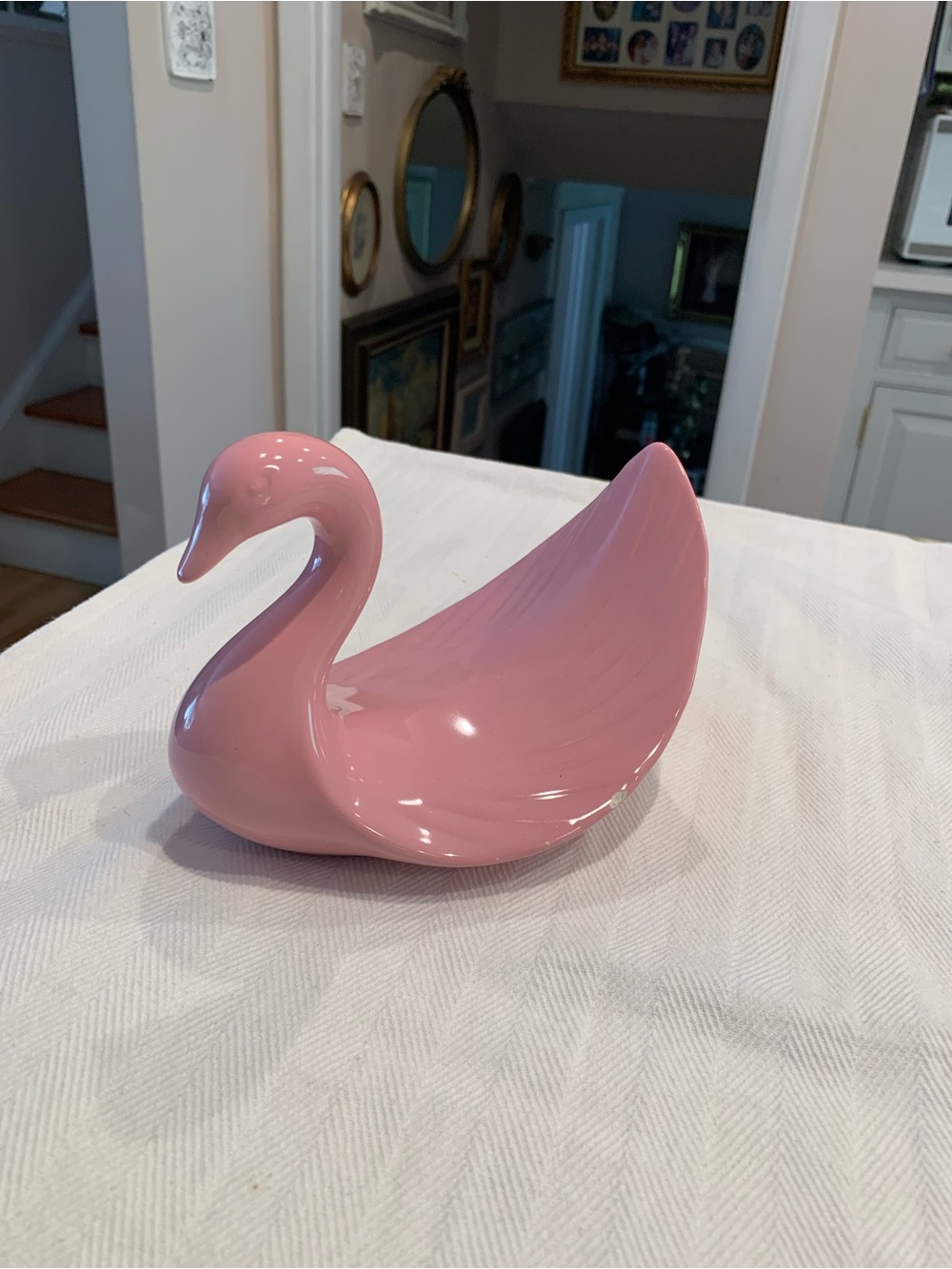 Vintage Pink Ceramic Swan Decorative Towel Holder